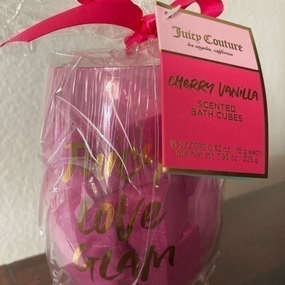 NWT Juicy Couture Set of 15 Bath Fizzers & Glass